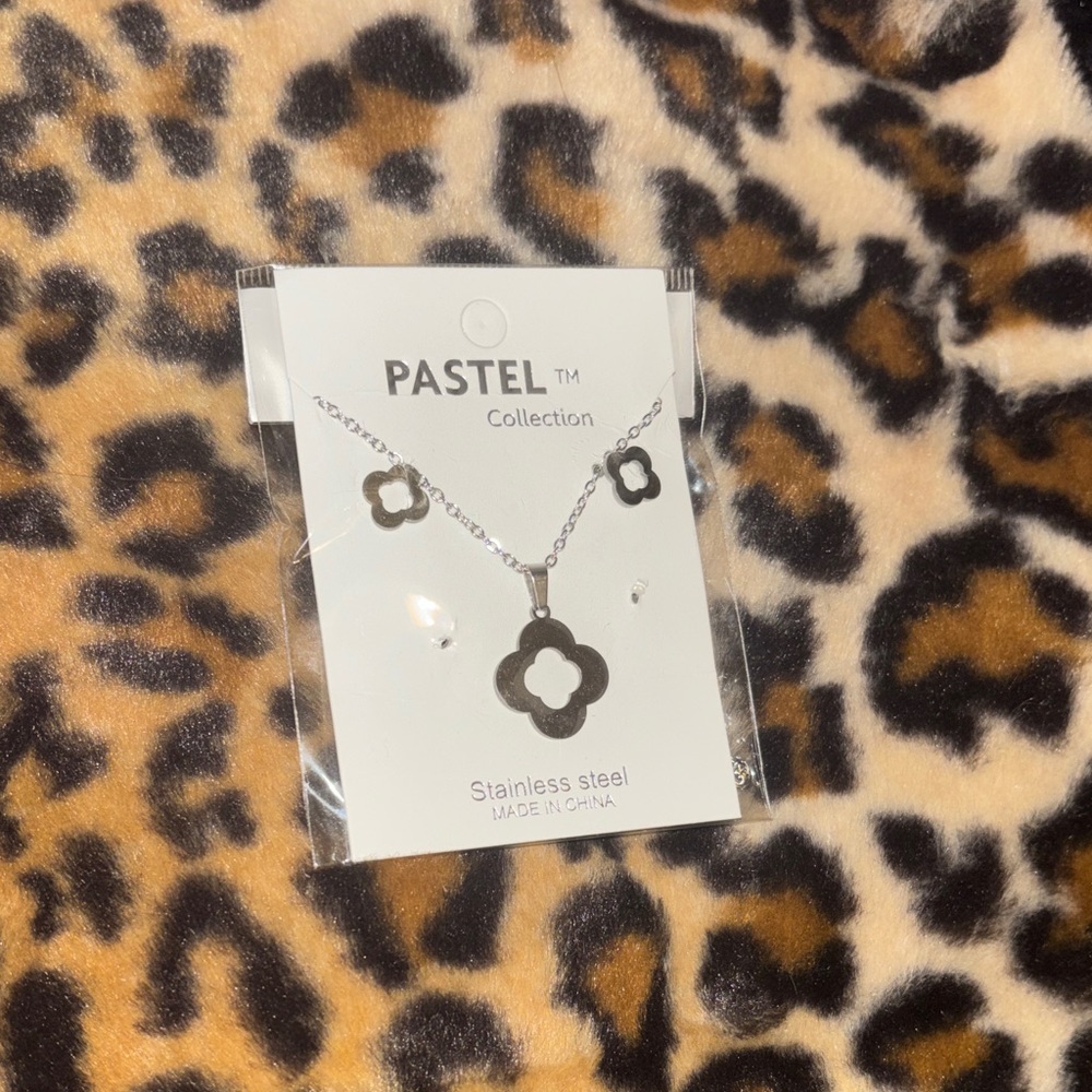 Pastels Silver Clover Pendant Necklace and Stud Earring Set